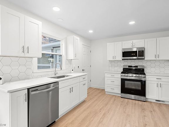 5th image of 3384 Chelsea Dr