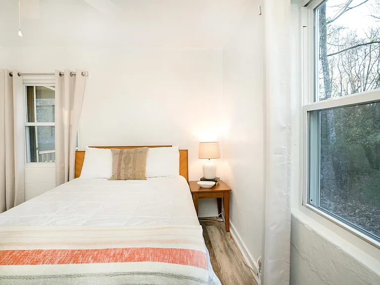 2nd Bedroom with Queen Size Bed