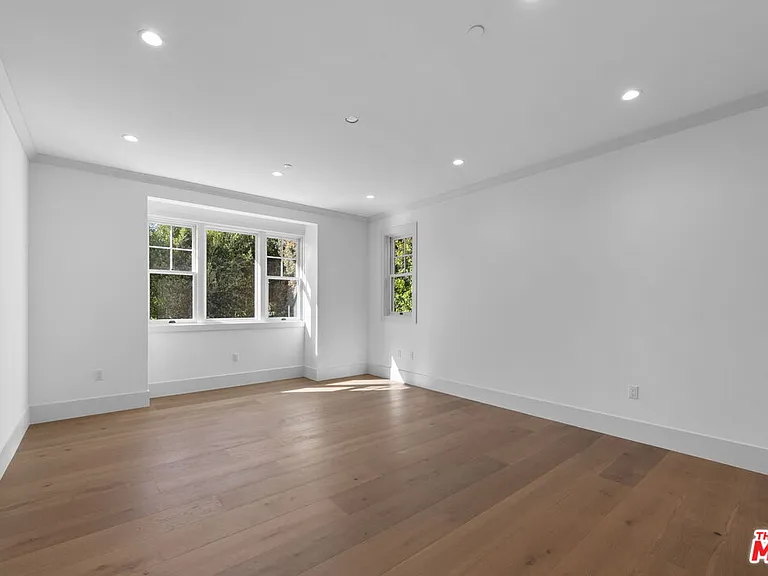 566 Ida St — Photo 28