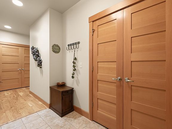 4th image of 2625 Dearborn Ave Unit 307