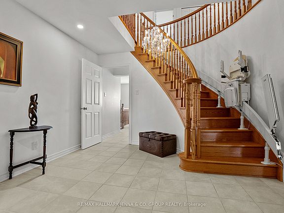 4th image of 43 Elke Dr