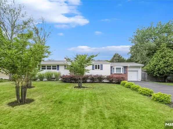 285 Spring Valley Rd, Park Ridge, NJ 07656