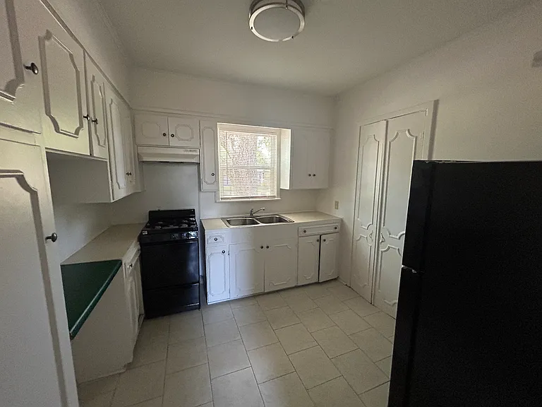 718 S Vine Ave #A — Photo 6