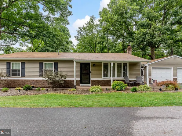 39 Ripple Way, Falling Waters, WV 25419