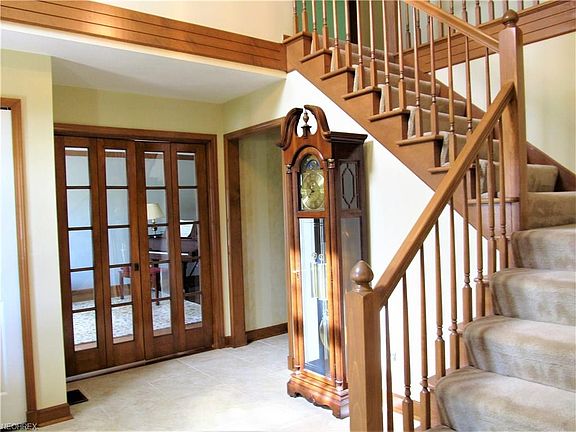 3rd image of 32747 Seneca Dr