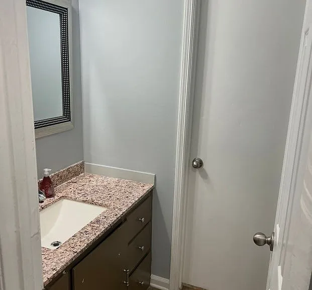 94 Burnham Dr — Photo 3