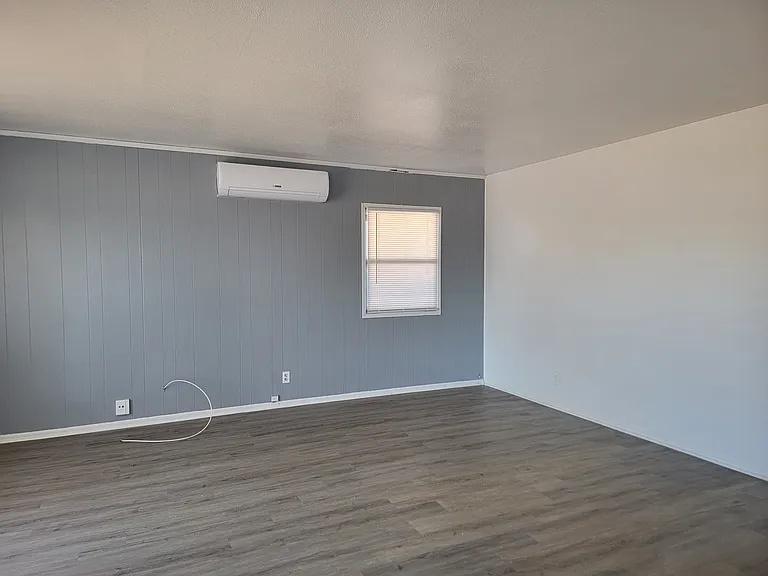 2042 Panamint St — Photo 7