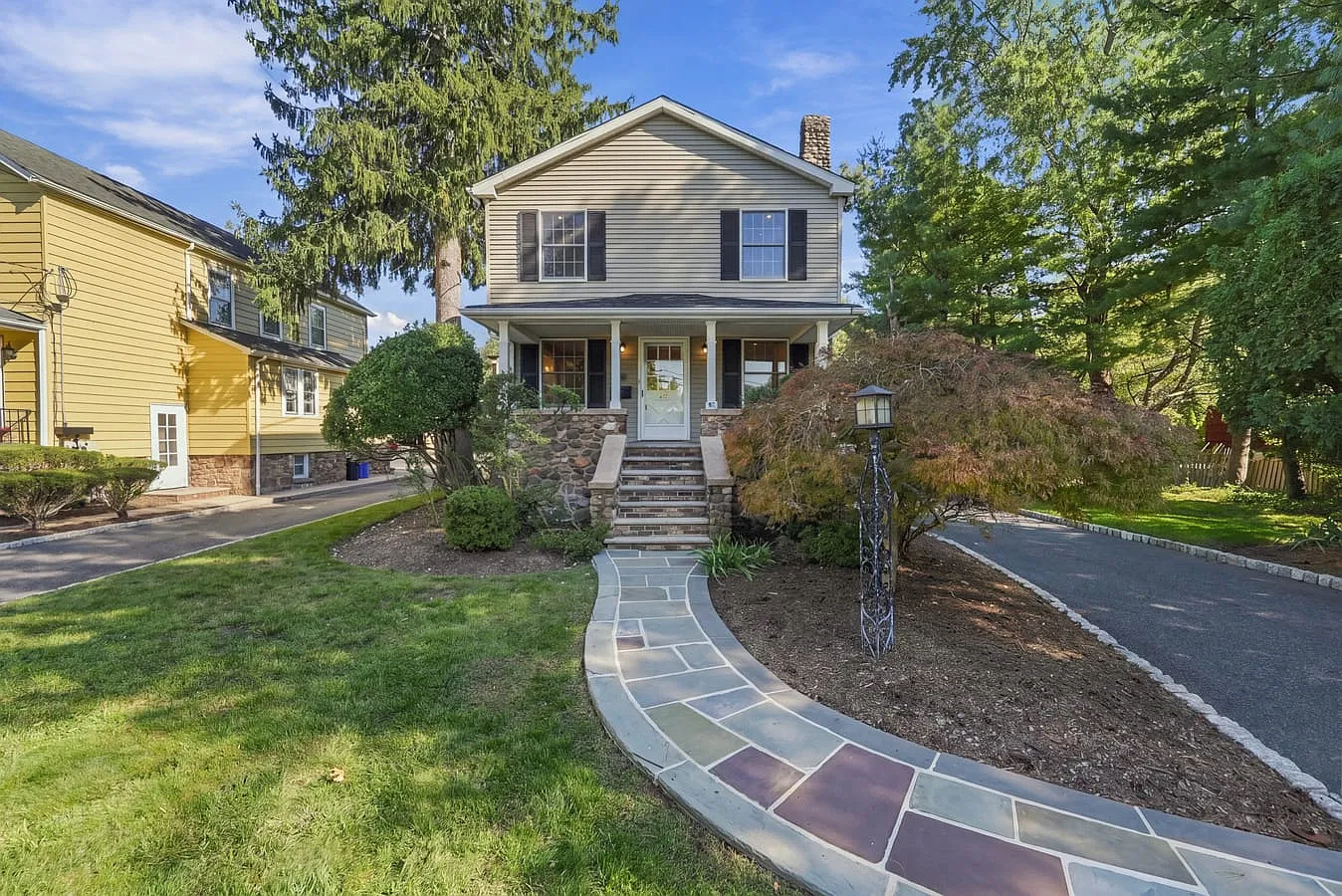 2 bed, 1.5 bath, 1392 sqft, $4,100 — Photo 1