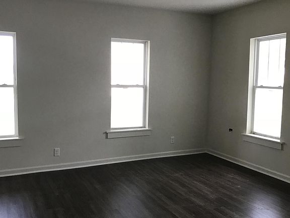 3rd image of 1403 Scott St