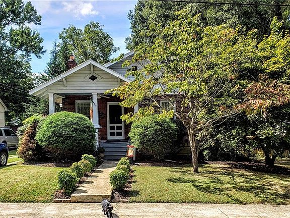 3rd image of 106 Oakwood Ave