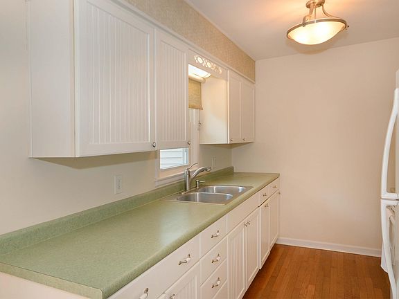 4th image of 3613 Ottawa Ave