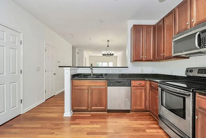 525 Donatello Ave #525 — Photo 11