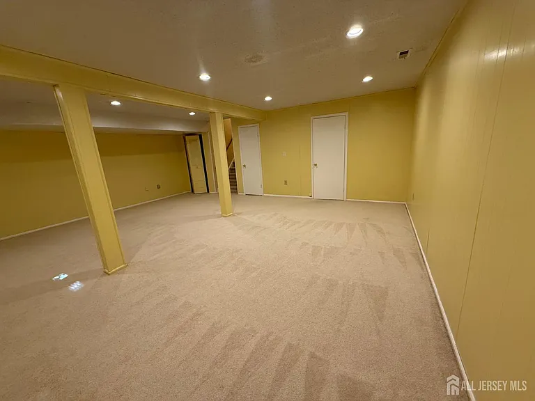1302 Edison Glen Ter — Photo 34