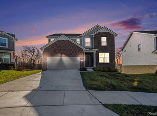58543 Navarra Dr, South Lyon, MI 48178