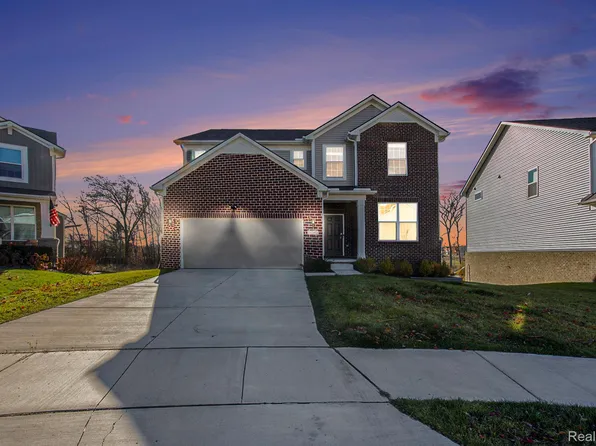 58543 Navarra Dr, South Lyon, MI 48178