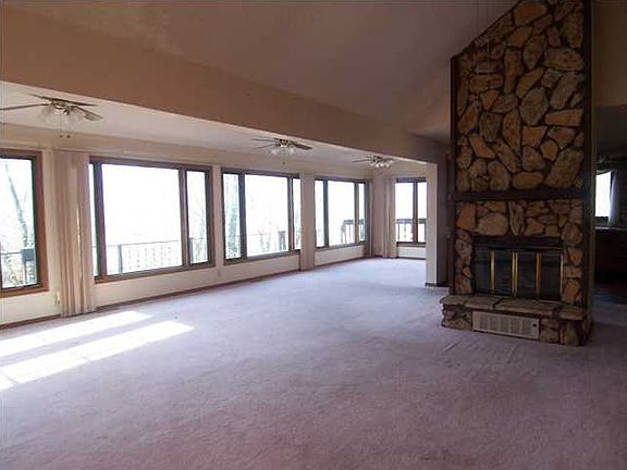 2nd image of 303 Woodridge Ct