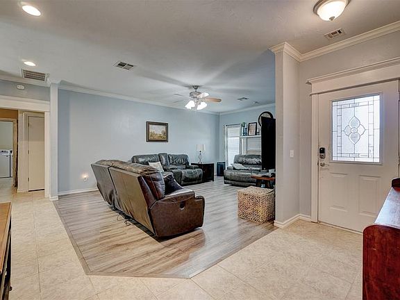 4th image of 313 N Ponderosa Way