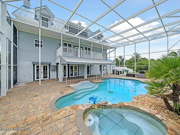 5th image of 3824 Luxury Ln