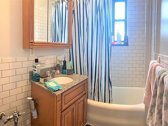 5th image of 30-15 33rd St #6G