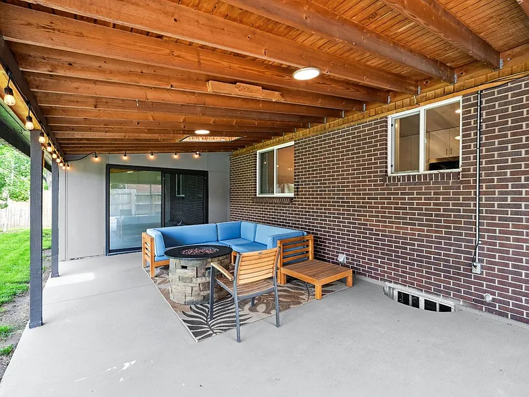 1631 S Allison St — Photo 24
