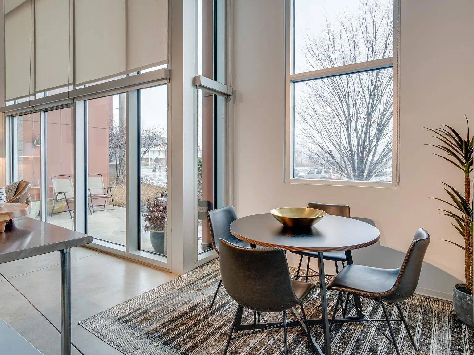2 bed, 2126 sqft, $4,200 — Photo 4