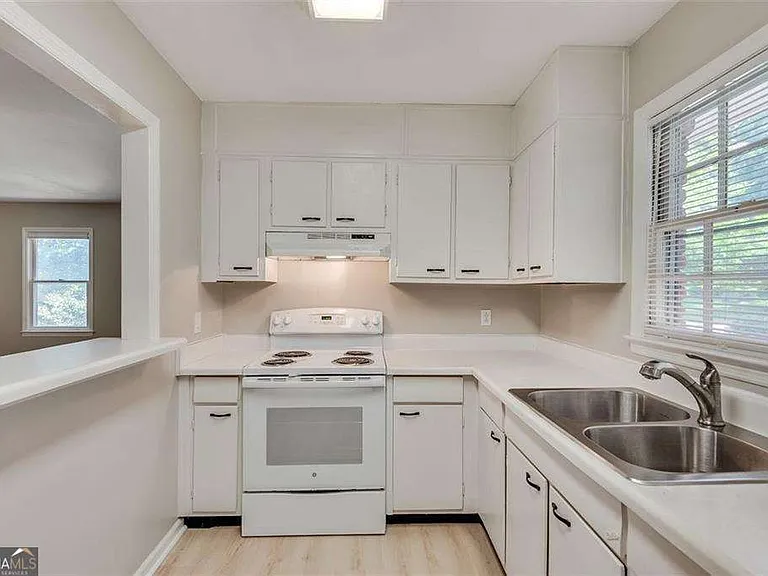 799 Marstevan Dr NE — Photo 37