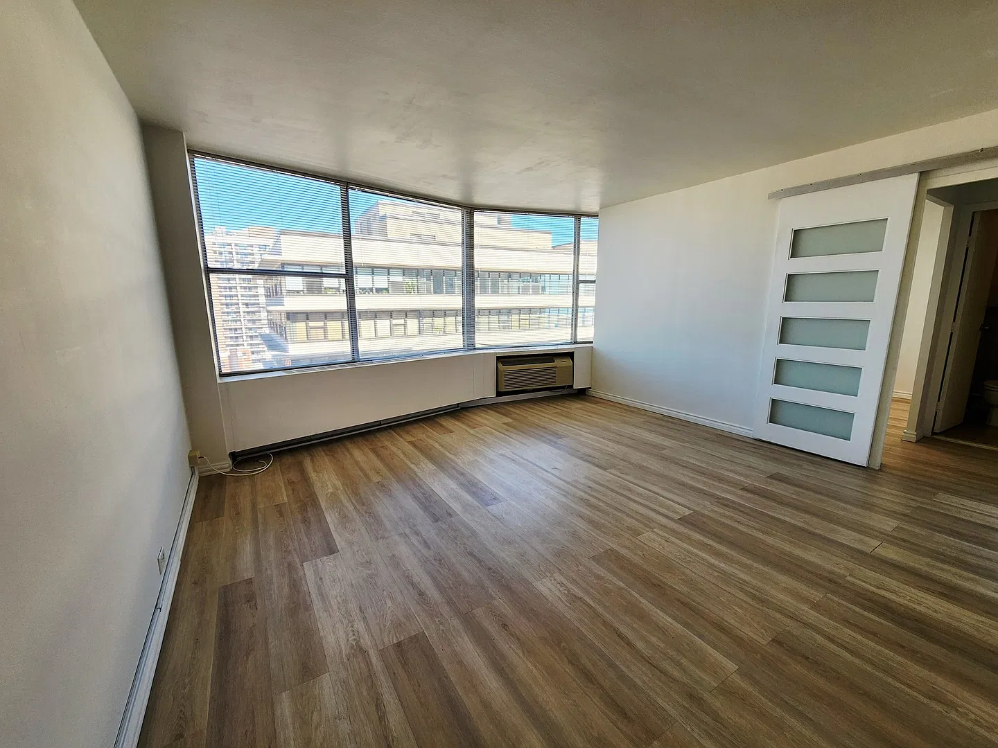 1 bed, 550 sqft, $1,600 — Photo 2