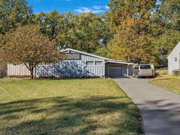 2533 SW Moundview Dr, Topeka, KS 66614