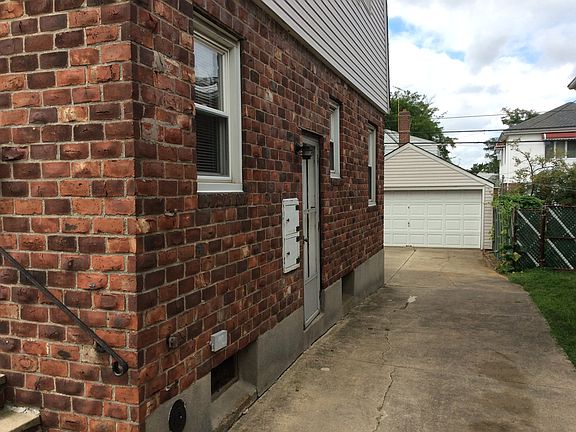 SIDE DOOR Entrance