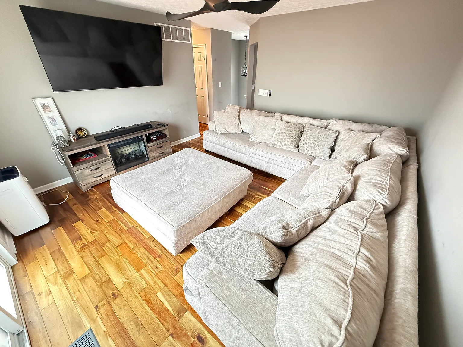 3 bed, 1.5 bath, 1194 sqft, $2,050 — Photo 4