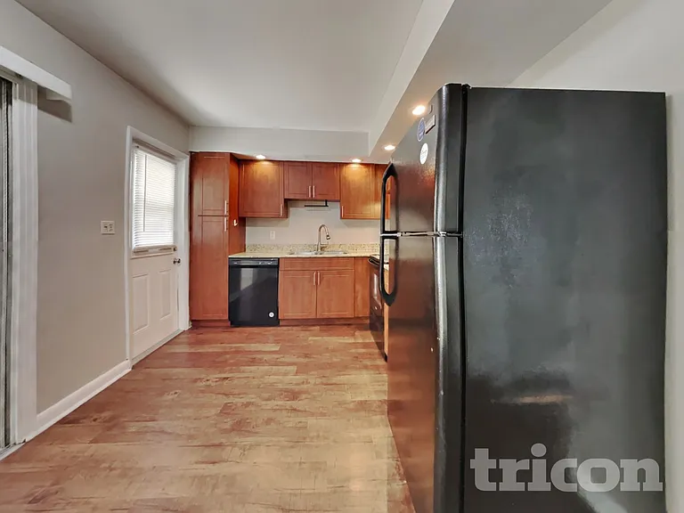 1604 Clark St — Photo 5