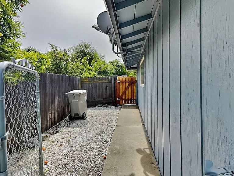 6830 Harmon Dr — Photo 25