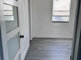 207 NW 7th St #2, Hallandale, FL 33009