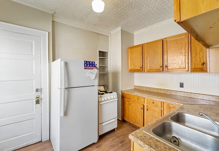 247 Roosevelt Ave #1 — Photo 1