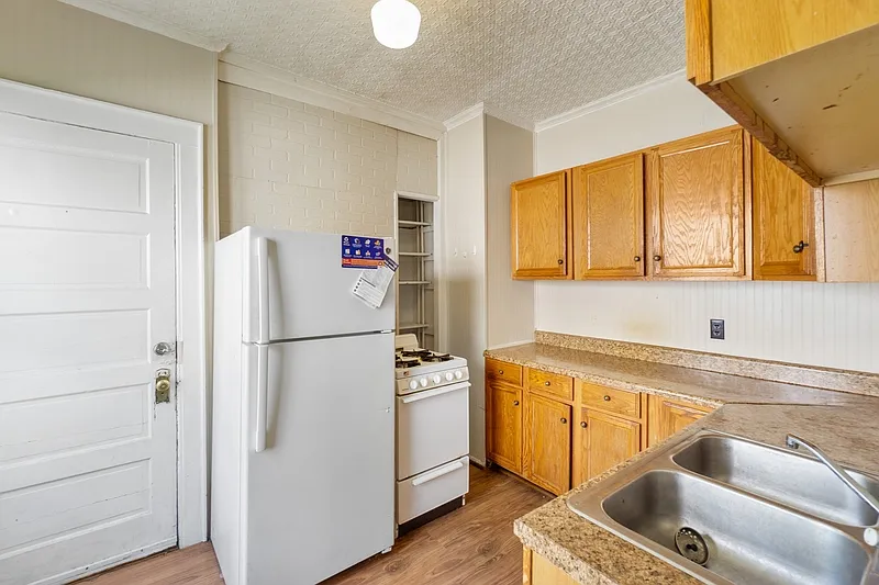 247 Roosevelt Ave #1