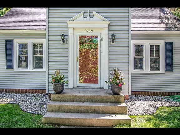3rd image of 2739 Bronson Blvd