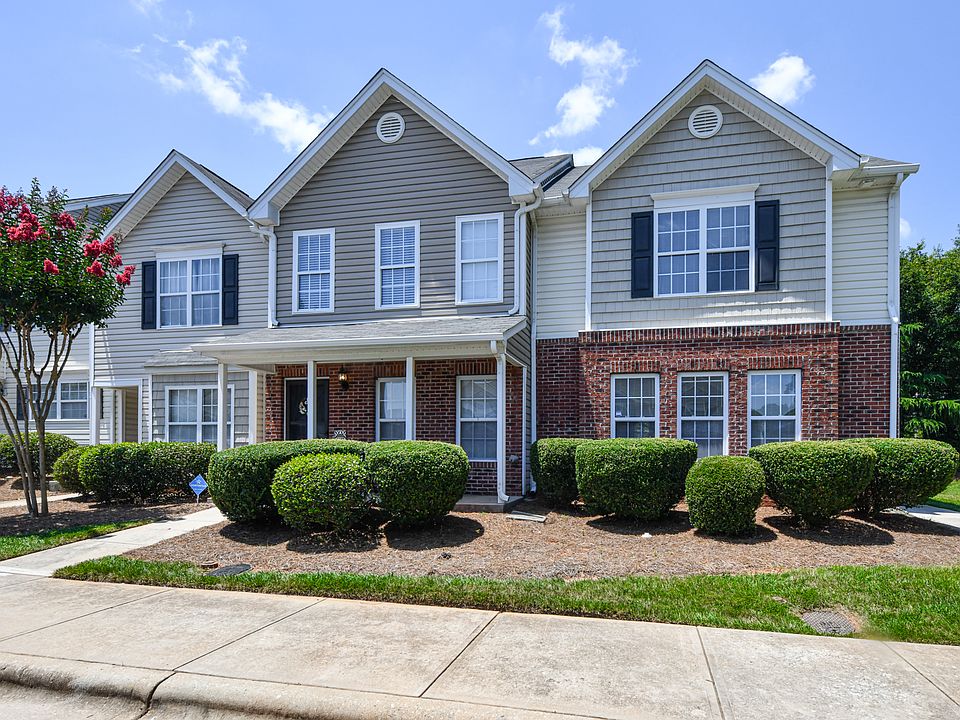 1st image of 127 Breezeway Ln