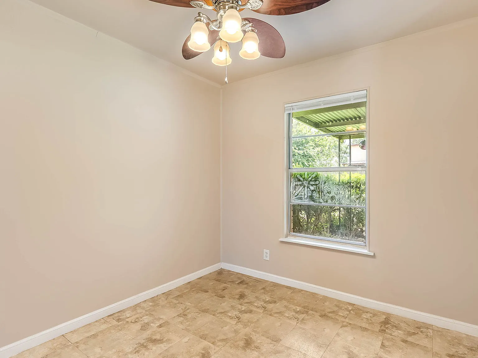 2 bed, 861 sqft, $1,275 — Photo 2