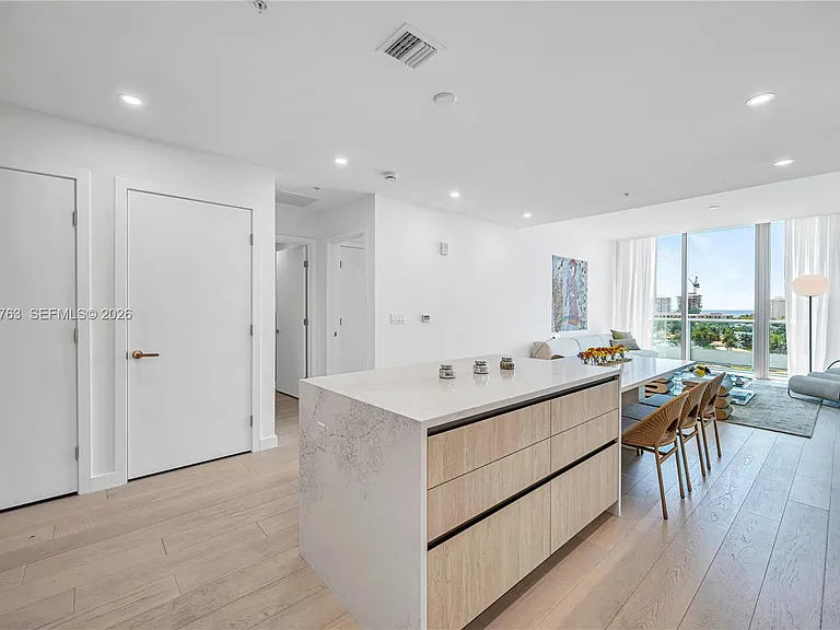 9201 E Bay Harbor Dr #Penthouse 809 — Photo 55