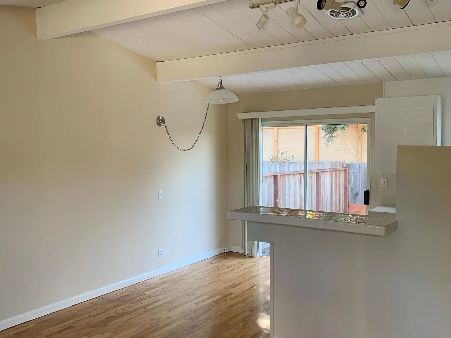 2 bed, 800 sqft, $3,100 — Photo 4