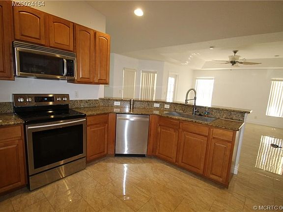 3rd image of 1449 SE Bayharbor St