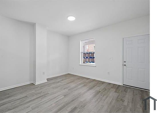 5th image of 5026 Aspen St