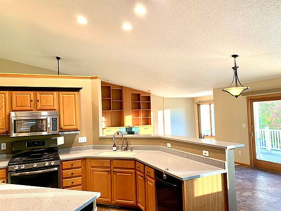 3rd image of 117 Bickford Dr