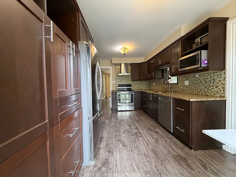 209 Yorkshire Dr — Photo 17