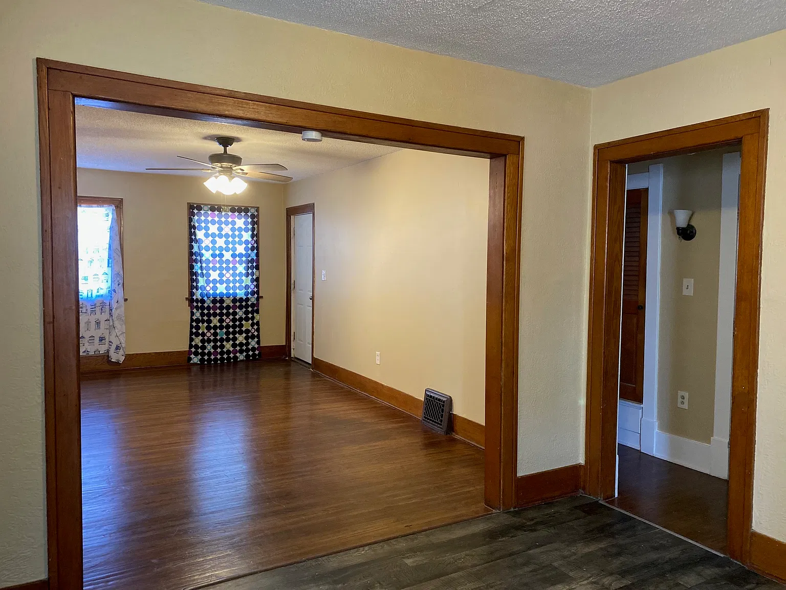 3 bed, 1056 sqft, $1,100 — Photo 2