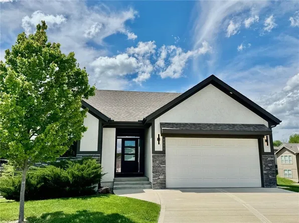 4910 NW Ridgewood Ct, Riverside, MO 64150