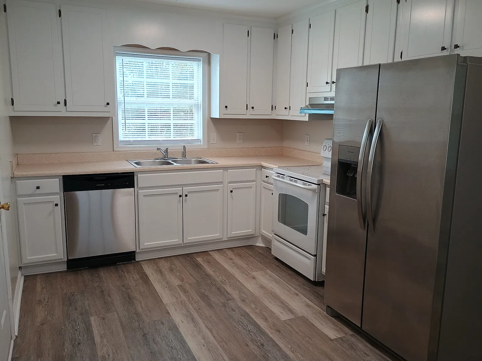3 bed, 1300 sqft, $1,650 — Photo 4