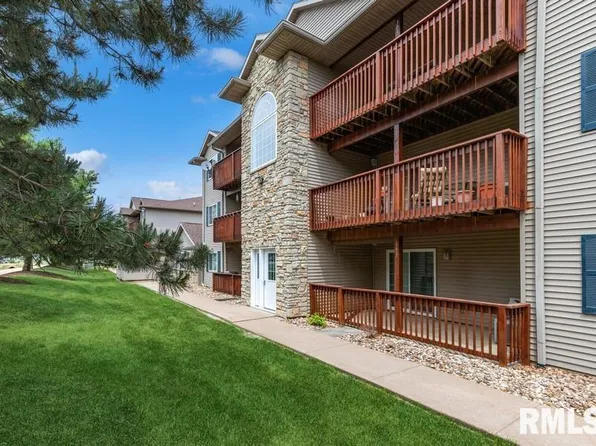 109 E Price St Unit 303, Eldridge, IA 52748