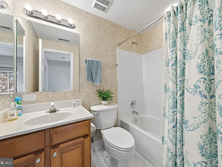 3852 Glasgow Way — Photo 38
