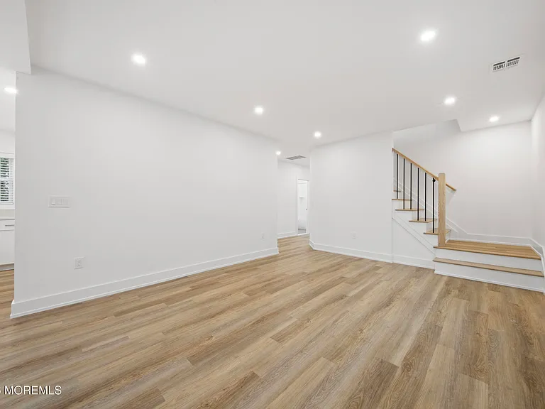 427 Hoyt St — Photo 6